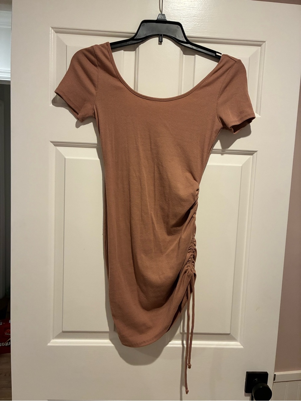 Women’s Short Sleeve Scoop Neck Ruched Side dress - Brown